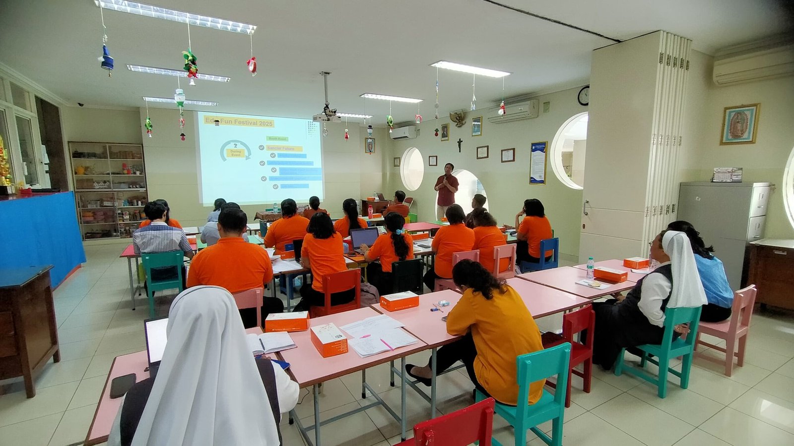 Pelatihan Menulis Berita di Media Online untuk Website Sekolah