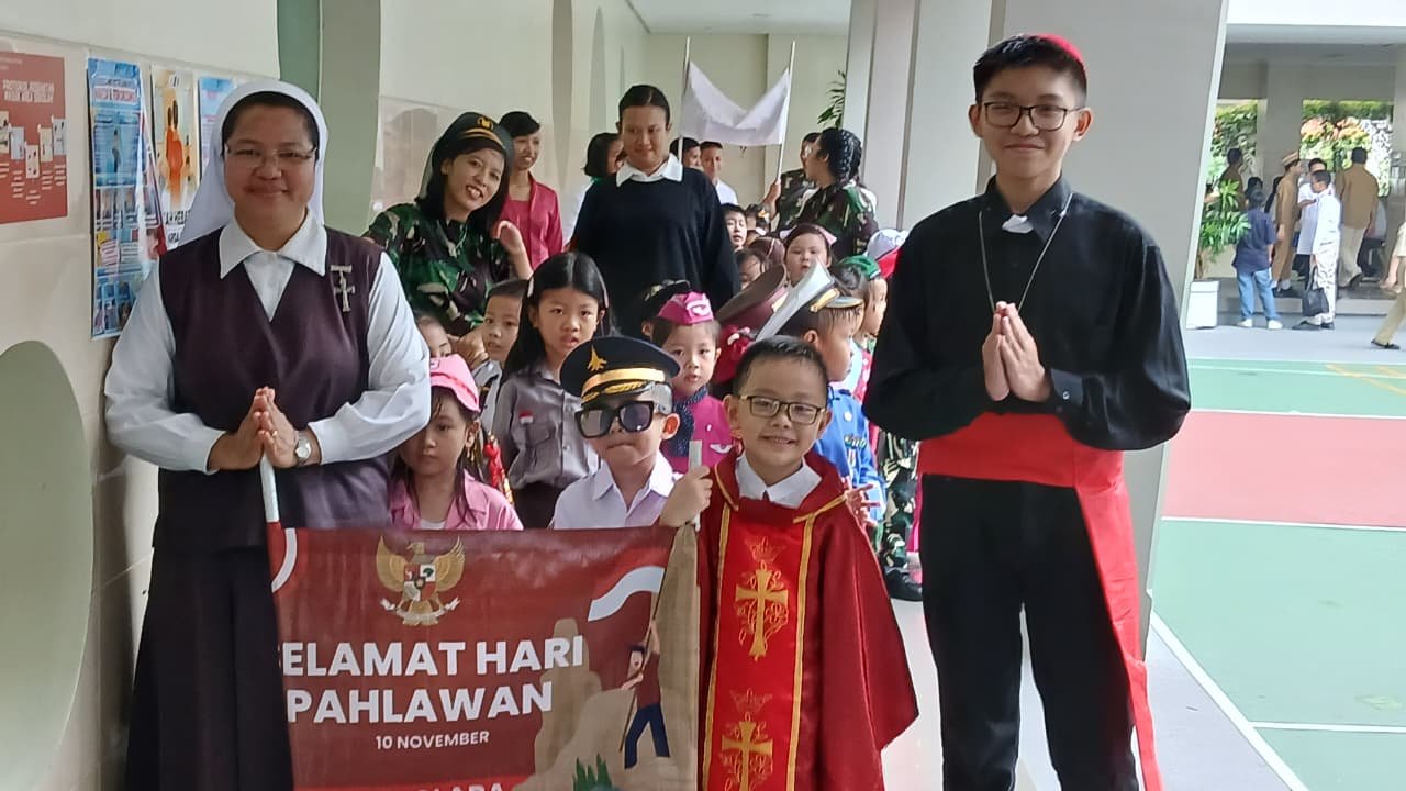 Semangat Juang Cilik: TK Katolik Santa Clara Rayakan Hari Pahlawan dengan Pawai Kostum!